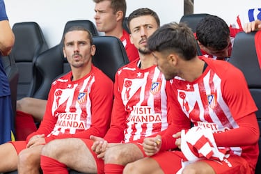 Griezmann y Lenglet comenzaron el partido desde el banquillo.