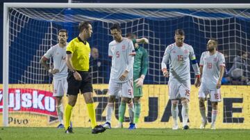 &Iacute;&ntilde;igo Mart&iacute;nez, Busquets, Sergio Ramos y Jordi Alba, cabizbajos contra Croacia.