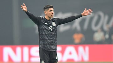 Edson &Aacute;lvarez durante el partido entre M&eacute;xico y Venezuela. 