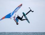 Así son los trucos que hacen brillar a los españoles en el wingfoil freestyle mundial