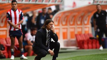 Multan al argentino Almeyda por superar límites de alcohol