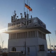 Banderas a media asta en los clubes de Baleares por las víctimas del coronavirus