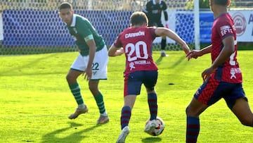 Adrián Carrión, canterano del Real Valladolid en las filas del Real Ávila.