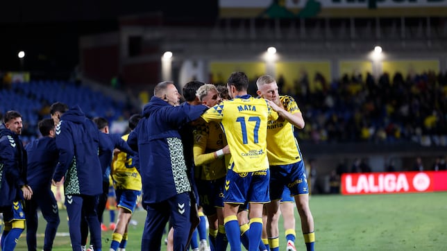 Januzaj rescata a Las Palmas en el descuento