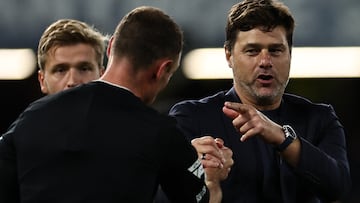 Chelsea's Argentinian head coach Mauricio Pochettino speaks to referees at the end of  the English Premier League football match between Chelsea and Luton at Stamford Bridge in London on August 25, 2023. (Photo by HENRY NICHOLLS / AFP) / RESTRICTED TO EDITORIAL USE. No use with unauthorized audio, video, data, fixture lists, club/league logos or 'live' services. Online in-match use limited to 120 images. An additional 40 images may be used in extra time. No video emulation. Social media in-match use limited to 120 images. An additional 40 images may be used in extra time. No use in betting publications, games or single club/league/player publications. / 