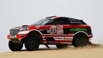 Nicolás Fuchs se crece en el Dakar y enorgullece a Perú