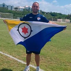 El periodista murciano que ‘juega’ con Bonaire: “Mis padres pensaban que les estaba vacilando”