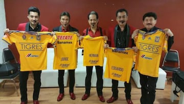 Lo llevan en el nombre, la agrupación de banda también se ponen la playera de Tigres. 