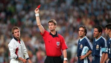 La recordada expulsión de Beckham ante Argentina en el Mundial de 1998. Aquella noche los Albicelestes ganaron en tanda de penales.