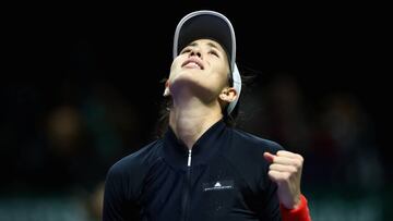 SINGAPORE - OCTOBER 22:  Garbine Muguruza of Spain celebrates victory in her singles match against Jelena Ostapenko of Latvia during day 1 of the BNP Paribas WTA Finals Singapore presented by SC Global at Singapore Sports Hub on October 22, 2017 in Singapore.  (Photo by Clive Brunskill/Getty Images)