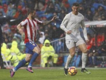 Real were also off colour on Saturday but extend their lead gap despite a performance so bad even coach Zinedine Zidane admitted it was one to "forget" as "a bit of everything went wrong." A 2-1 win over a Sporting Gijon side now 10 games without a win wa