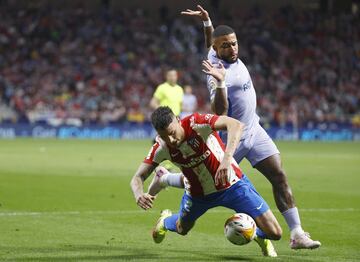 José María Giménez y Memphis Depay.