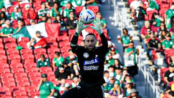 David Ospina durante el calentamiento antes de un partido con la Selección Colombia.