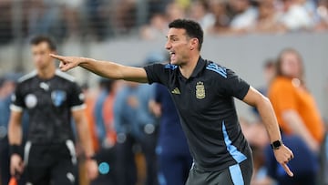 Argentina's coach Lionel Scaloni gestures during the Conmebol 2024 Copa America tournament group A football match between Chile and Argentina at MetLife Stadium in East Rutherford, New Jersey on June 25, 2024. (Photo by CHARLY TRIBALLEAU / AFP)