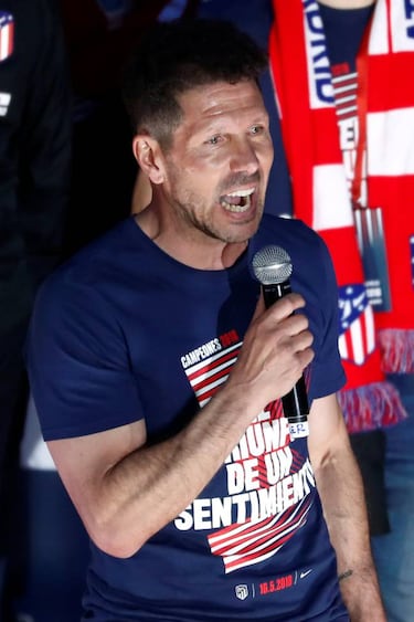 La afición hizo llorar a Torres y le gritó a Griezmann: "¡Quédate...!"