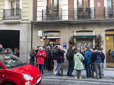 Lucia Pascual, lotera de Barquillo 10, segundo premio de Navidad: “La alegría de los ganadores lo compensa todo”
