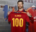 Xabi Alonso entra hoy en el Club de los Cien con la Roja