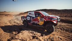 Al Attiyah durante la tercera etapa del Dakar 2021.