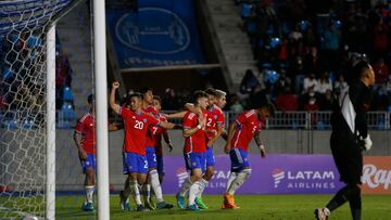 El recambio de la Roja no defrauda y derrota a Perú