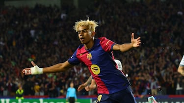 1-2. Lamine Yamal celebra el primer gol.