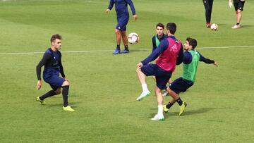 El C¨¢diz inicia sus entrenamientos sin Salvi ni Marcos Mauro