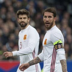 Ramos: "A Piqué le queda mejor el blanco, no sabe cómo decirlo"