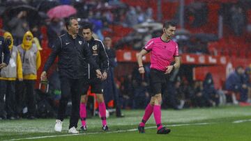Lopetegui protesta a Muñiz Ruiz.