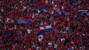 Hinchas en Medellín, promueven clásico en paz