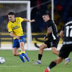 Sergio Barcia y Mika Mármol quieren el balón
