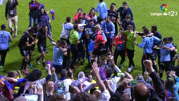 Así se vivió en el césped el histórico ascenso del Huesca