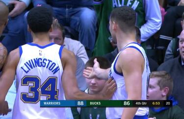 Expulsan a un aficionado por insultar a Klay Thompson