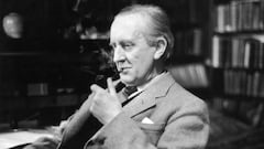 J. R. R. Tolkien, escritor: “Desleal es aquel que desaparece cuando el camino es oscuro”