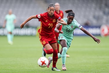 España se clasificaba por segunda vez consecutiva para la Eurocopa y arrancó con una victoria sólida frente a Portugal, pero esta fue la única, ya que perdió los dos partidos restantes. Sin embargo, pasó de ronda como segunda gracias a la diferencia de goles. En cuartos le esperaba una inexperta Austria, que se enfrentaba a su primera clasificación histórica a una fase final de un Campeonato de Europa Femenino de la UEFA. Las debutantes sorprendieron y eliminaron a las españolas en penaltis, tras un partido donde su defensa parecía un muro inquebrantable.