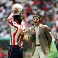 Ex técnico campeón de Chivas asegura que el Rebaño se equivocó al jugar vs Atlas como partido normal