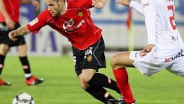 <b>FIJO. </b>Julio Álvarez, en el partido ante el Sevilla.