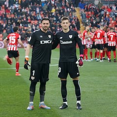 Agirrezabala regala un paradón a Iribar