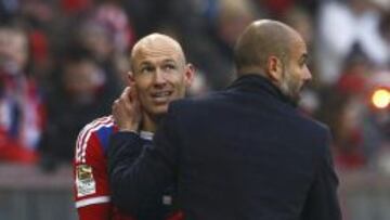 Robben y Guardiola, durante el partido contra el Hamburgo.