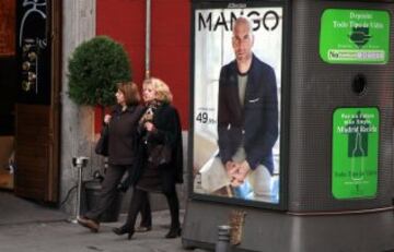 Las marquesinas del centro de Madrid con Zidane como nueva imagen de la campaña publicitaria de la línea masculina Mango Man