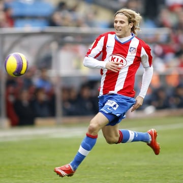 Es el ¨²nico Bota de Oro del Atl¨¦tico en toda su historia: marc¨® 32 goles en 33 partidos en la temporada 2008-09. Lleg¨® en 2007 y se march¨® en 2011 dejando im¨¢genes para el recuerdo: sus goles en la final de la Europa League ante el Fulham, por ejemplo. Disput¨® 198 partidos con el equipo madrile?o y marc¨® 96 tantos. Gan¨® una Europa League (2010) y una Supercopa de Europa (2010).