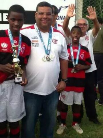 Vinícius fue elevando su nivel y tuvo también llamados con categorías inferiores de la Selección de Brasil