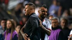 A Almirón le preguntaron por la ausencia de Vidal en la Roja: su respuesta dará la vuelta al mundo