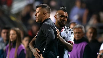 A Almirón le preguntaron por la ausencia de Vidal en la Roja: su respuesta dará la vuelta al mundo