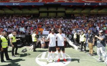 Garay and Mangala presented to 8,000 fans at Mestalla