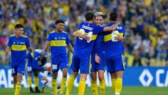 CORDOBA, ARGENTINA - MAY 22: Luis Vázquez of Boca Juniors celebrates with teammates as they become champions of the Copa de la Liga 2022 after winning the final match of the Copa de la Liga 2022 between Boca Juniors and Tigre at Mario Alberto Kempes Stadium on May 22, 2022 in Cordoba, Argentina. (Photo by Hernan Cortez/Getty Images)