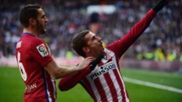 Griezmann celebra el gol en el Bernabéu junto a Koke.