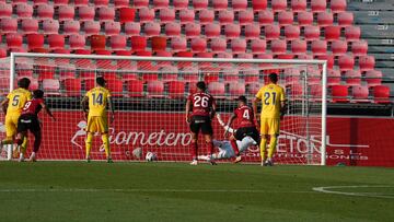 Barcia engañó al portero del Alcorcón para abrir el marcador.