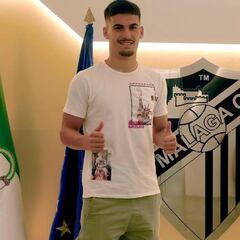 A falta de delanteros, el Málaga tira de Chupete