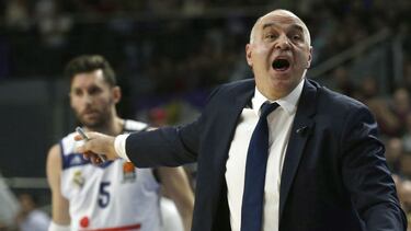 GRA230. Madrid, 06/01/2017.- El técnico del Real Madrid, Pablo Laso, durante el encuentro correspondiente a la jornada 16 de la Euroliga, que disputan esta noche frente al CSKA de Moscú en el Palacio de los Deportes de Madrid. EFE/Kiko Huesca.