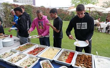 Ferran Torres, Pedri y Dani Alves.