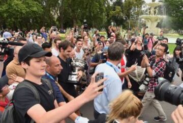 El día después: Federer celebró su título con los fans